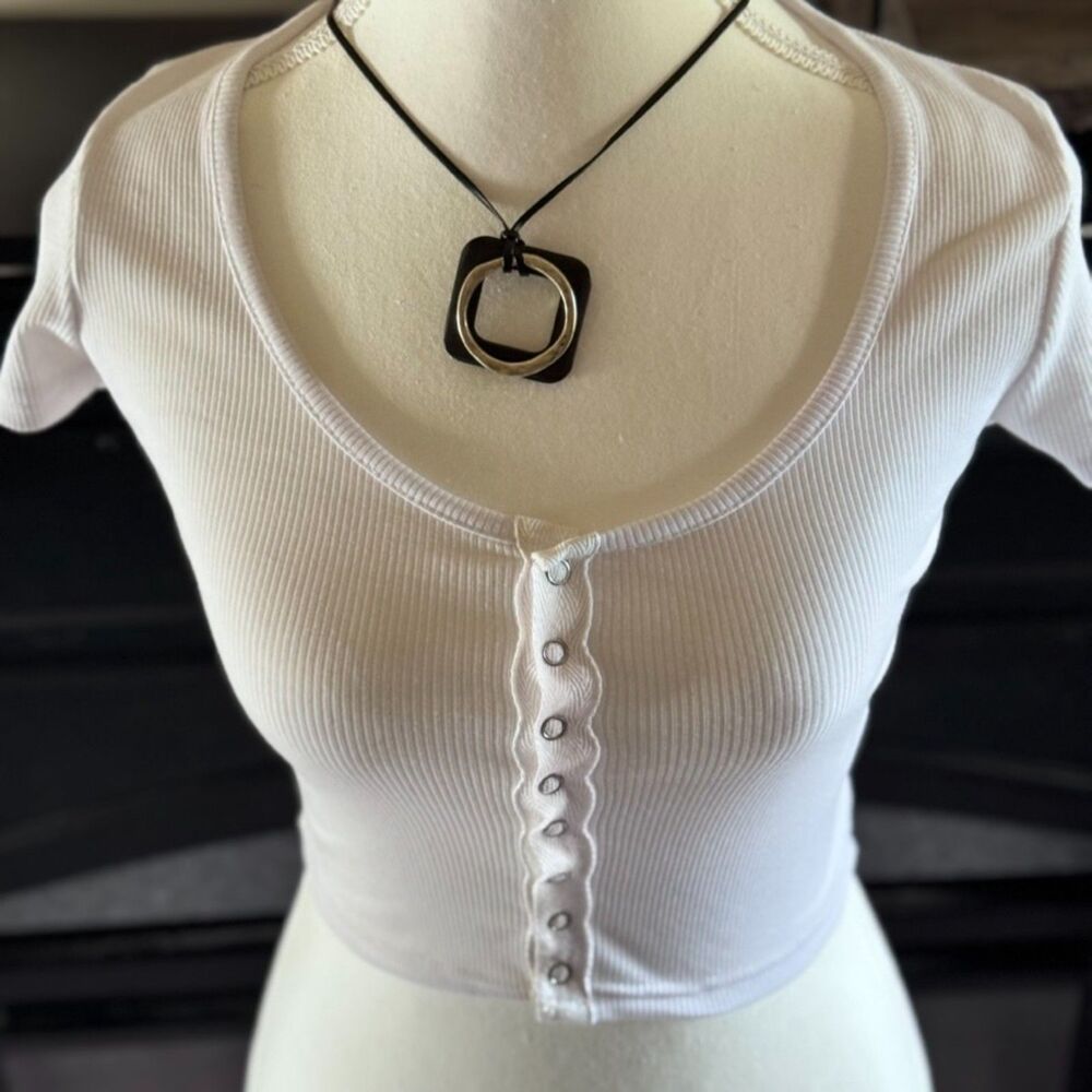 White Ribbed Snap Button Crop Top Small - Picture 3 of 4